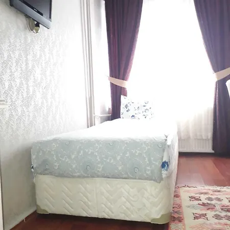 Hotel Antik 3*
