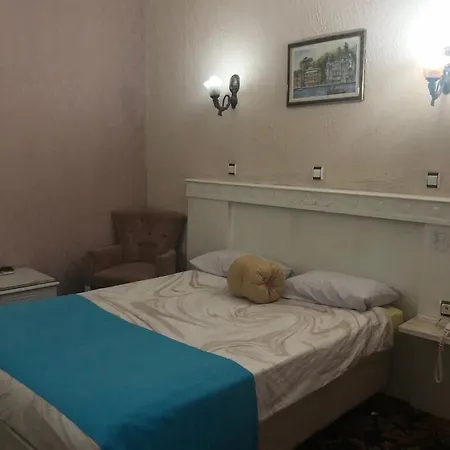 Hotel Antik 3*